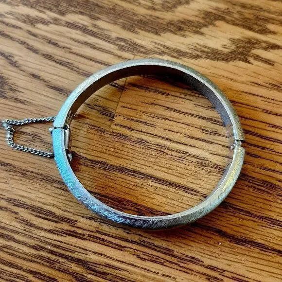 TRIFARI Brushed Silver Hinged Vintage Bracelet TIMELESS CHIC - Picture 2 of 7